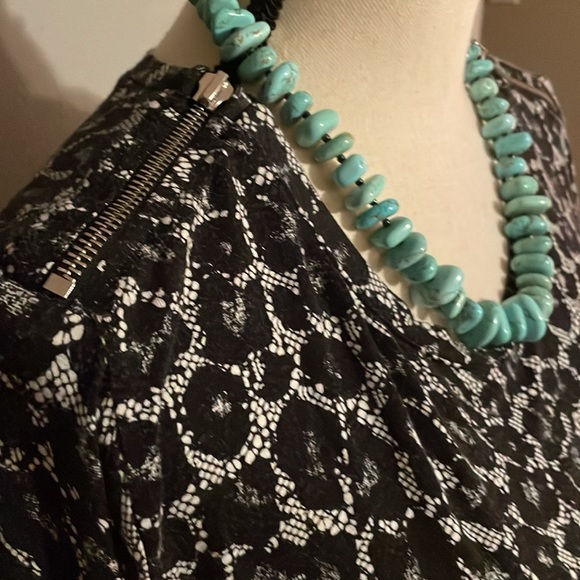 MICHAEL MICHAEL KORS ZIPPER SHOULDER ANIMAL PRINT BLOUSE - Picture 4 of 9